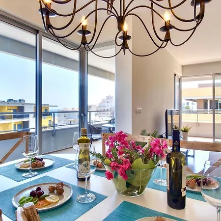 Apartment Algarve W Pool, Close To Beach And City W Seaview Quarteira
