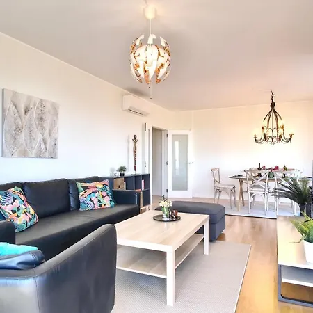 Algarve W Pool, Close To Beach And City W Seaview